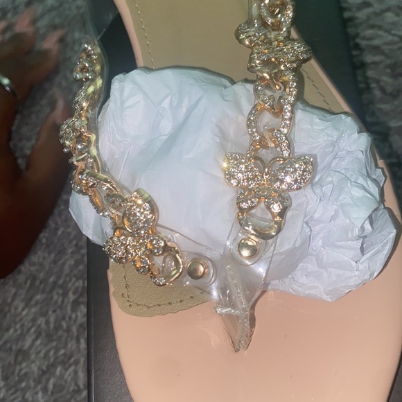 Flutter away flip flops 🦋 - Picture 3 of 3